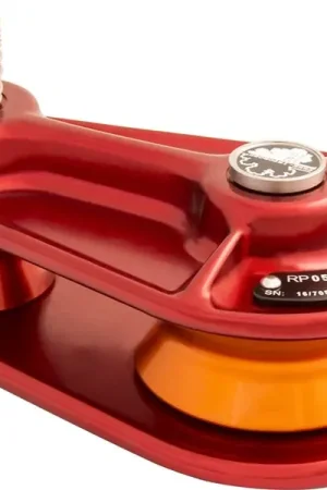 ISC - RP051A1 RED - Cast Rigging Pulley for 16 mm (5/8") Rope Limited Offer